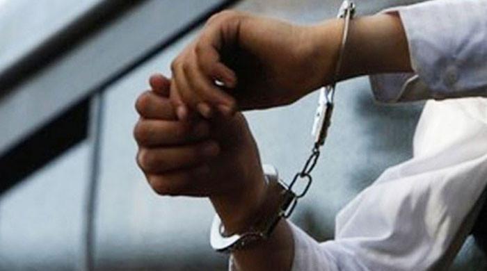 Policeman ‘involved’ in motorcycle snatching arrested in Karachi