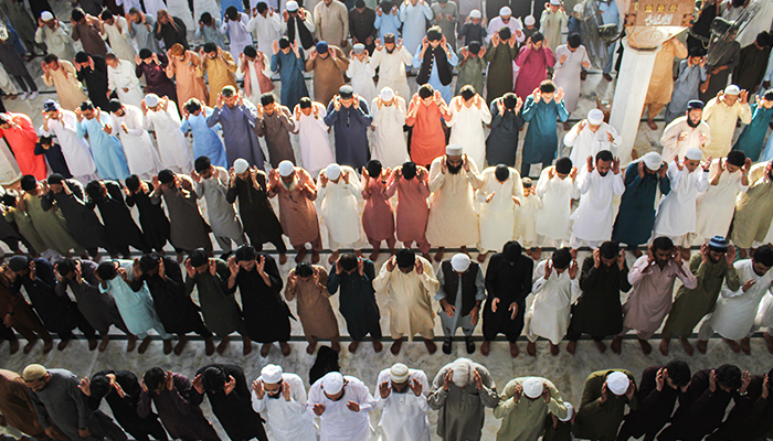 Believers during Eid ul Fitr prayers at Masjid-e-Khizra in Karachis Saddar area, on April 22, 2023. &mdash; Hassaan Ahmed