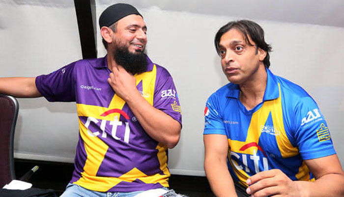 Former Pakistan head coach Saqlain Mushtaq (left) and ex-cricket star Shoaib Akhtar. — Facebook/Shoaib Akhtar