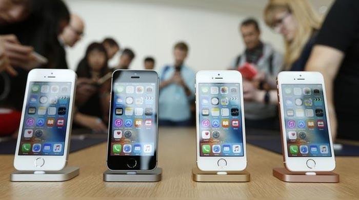 Govt mulls slashing duty on mobile phones in budget 