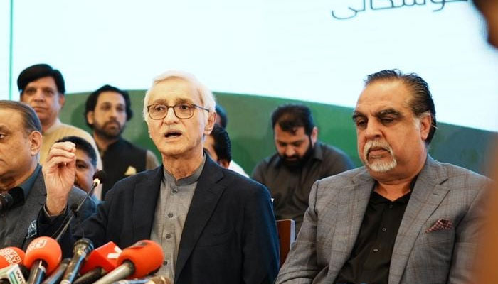 Imran Ismail sitting with Jahangir Tareen during the launch of IPP. — Facebook/Jahangir Tareen