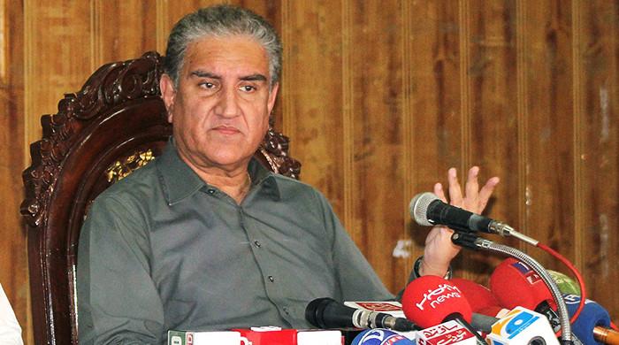 Qureshi's advice of 'stepping back' irks PTI chief as meeting ends in 'bitterness'