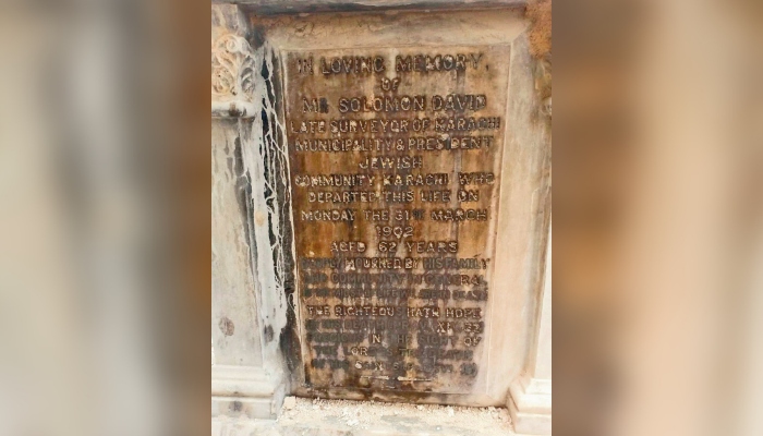 The epitaph of a grave states Solomon David as the name of the man interred there. He worked for the municipality and died in 1902 at 62. &mdash; photo by author