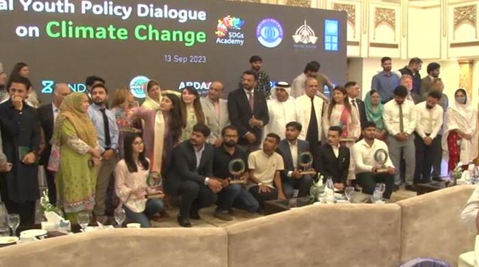 SDGs Academy distributes awards among youth working on climate change