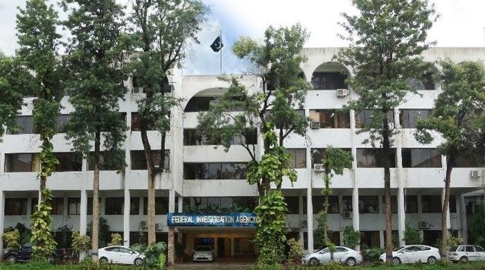 FIA seizes local, foreign currencies worth billions in Rawalpindi plaza raid
