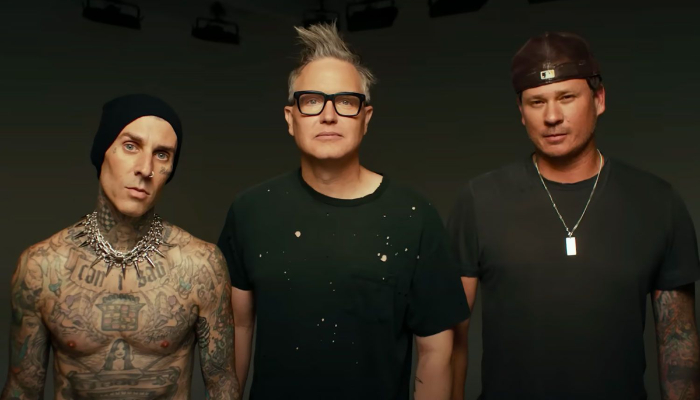 Blink-182 shakes up Dennys diners with spontaneous concert