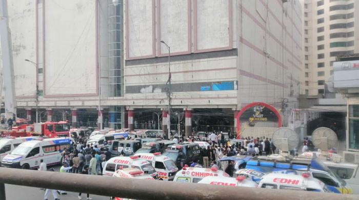 11 dead as fire engulfs multi-storey mall on Karachi's Rashid Minhas Road