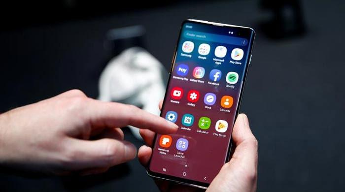 Govt's new policy to allow people buy mobile phones on instalments 