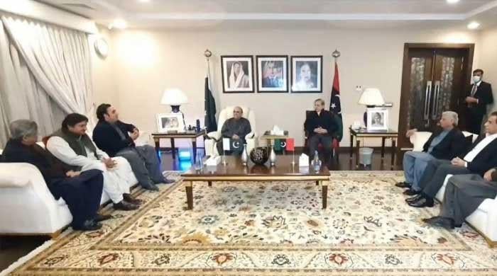 PML-N, PPP deliberate on 'sharing PM's Office for 3, 2 years each' as both eye coveted slot