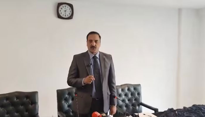 Former Rawalpindi commissioner Liaquat Ali Chatha. — Screengrab/Geo News