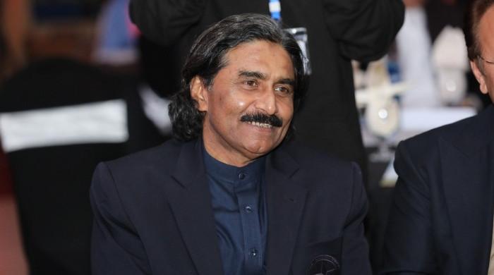 Javed Miandad offers his services to PCB chief Mohsin Naqvi for cricket's betterment
