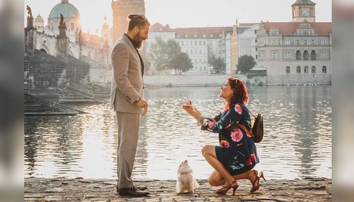 A woman proposes to a man. — Brides via Flytographer