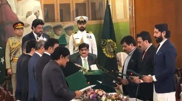10-member Sindh cabinet takes oath of office