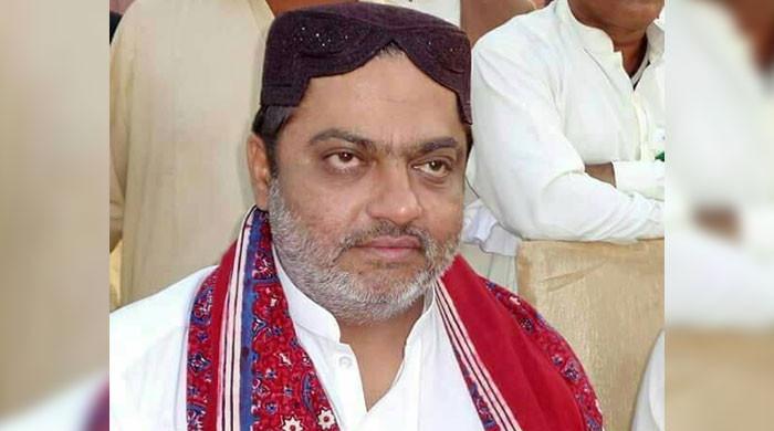 Sindh CM's adviser steps down after LEAs foil weapons smuggling bid