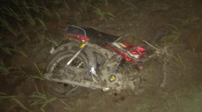 Five of a family killed in car-bike collision in Sheikhupura 