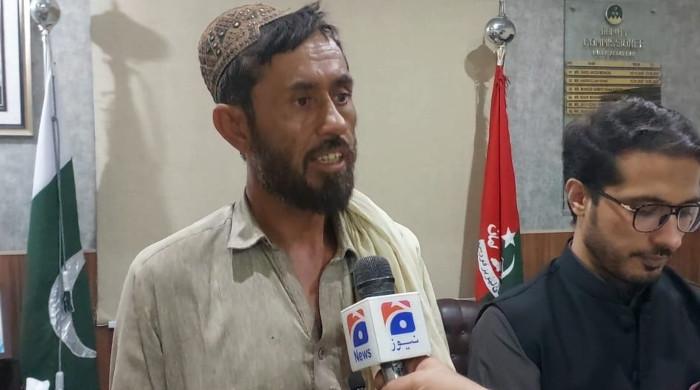 Killa Abdullah excavator operator rewarded for saving family stuck in flood