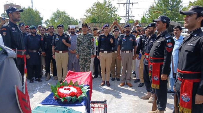 One cop martyred, another injured as terrorists attack checkpost in Central Kurram