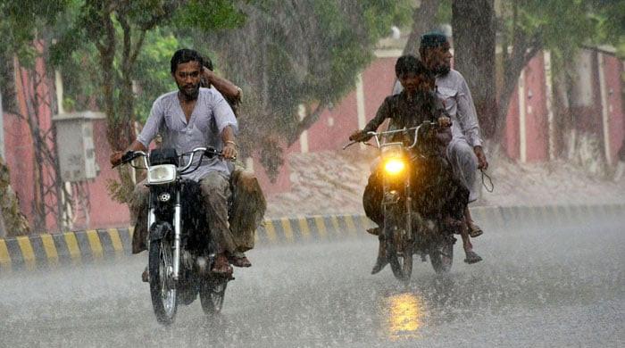 Heavy rain likely as strong monsoon system to hit Karachi, Hyderabad today