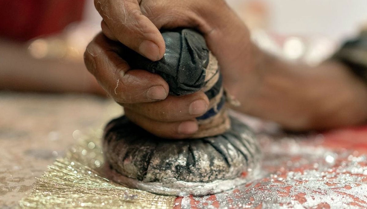 A fist-sized ball shaped piece of cloth, used to apply to chaapa designs. — Photo by Afzal Adeeb Khan
