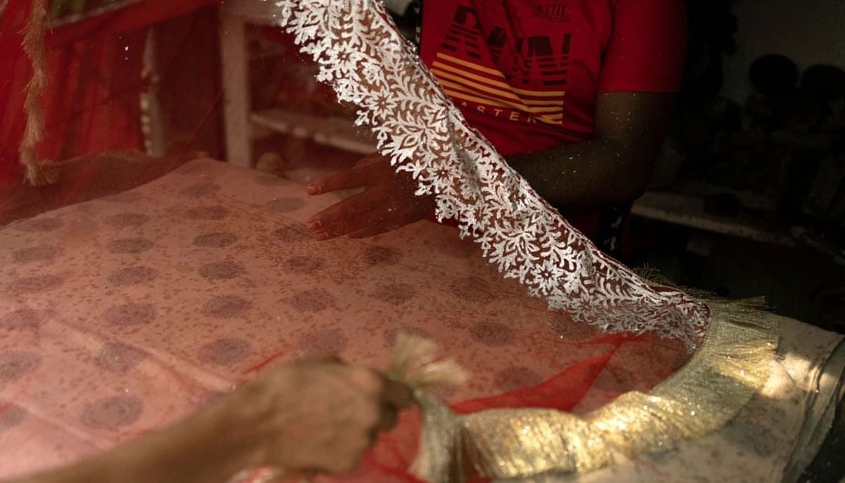 Chaapa on the borders of a red organza dupatta. — Photo by Afzal Adeeb Khan