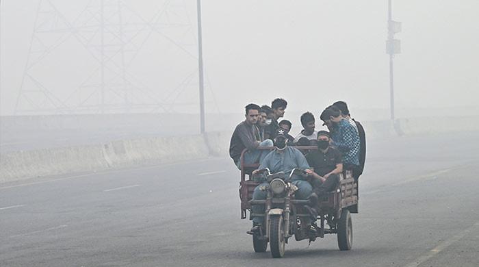 Deadly Lahore smog prompts lockdown-like situation, Multan chokes on toxic air