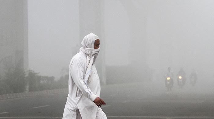 Relentless smog chokes Punjab, air quality in KP's Peshawar worsens