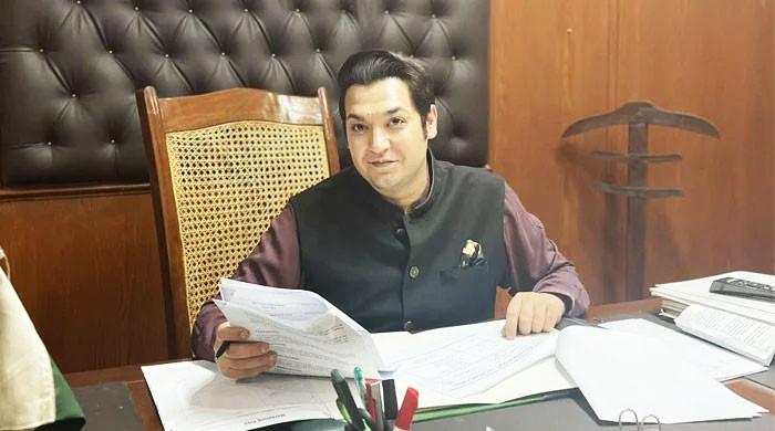 Sindh govt withdraws transfer order for Karachi AC Hazim Bangwar