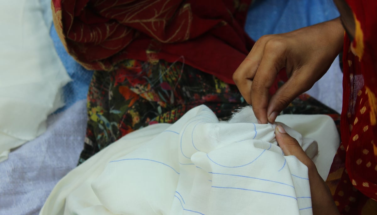 An artisan creates the chunari affect using threads on a fabric. &mdash; Photo by author