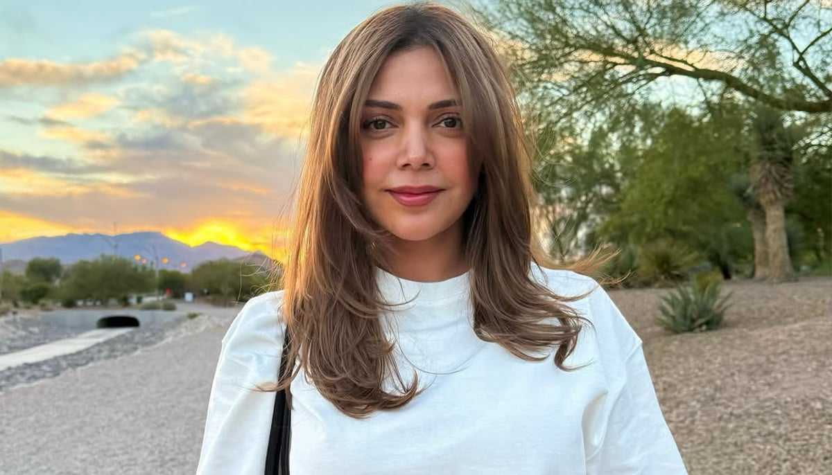 Pakistans superstar singer and artist Hadiqa Kian pictured with a sunset in the background. — Instagram/hadiqakianiofficial