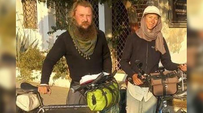 Foreign cycling couple robbed in Sindh