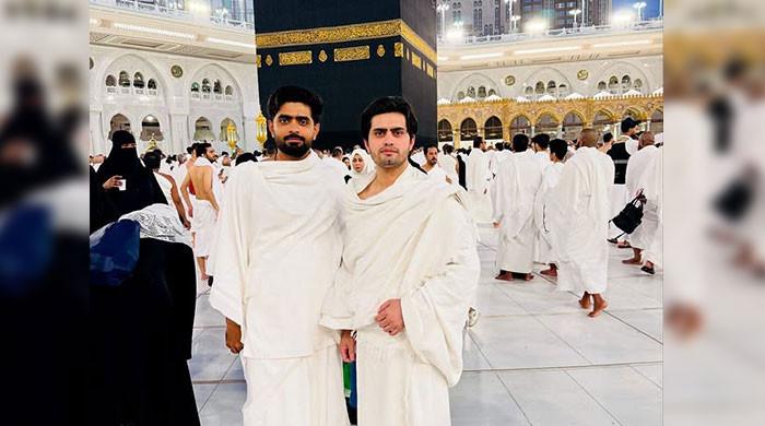 WATCH: Babar Azam breaks his fast at Khana-e-Kaaba during Umrah