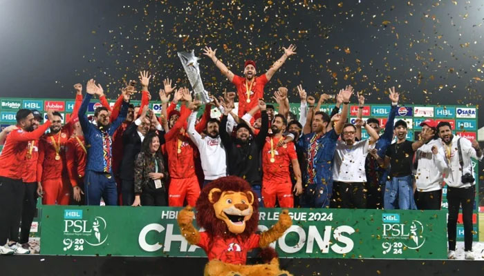 Islamabad United celebrating after being crowned winners of PSL 9. — PSL/File