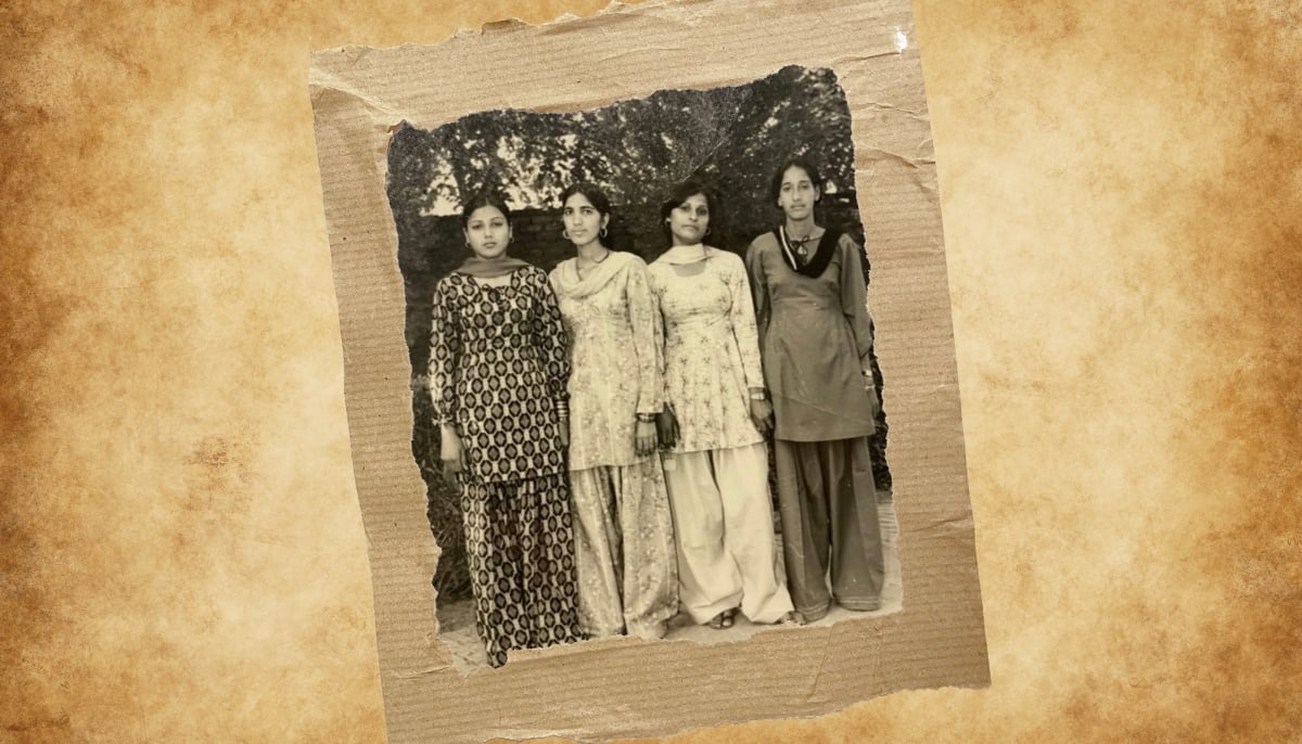 This photograph featured on Instagram page Purana Pakistan went viral after their follower Hibah Najeeb submitted its featuring her grandmother’s sister and her school friends in Jhelum, Punjab. — Instagram/@purana_pakistan
