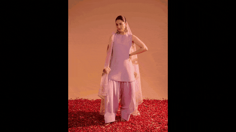 Farshi Shalwar: A regal relic thats commanding your feed