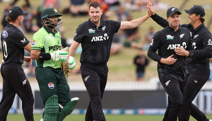 New Zealand´s Jacob Duffy (C) celebrates the wicket of Pakistan;s Imam-ul-Haq (2nd-L) during the 2nd ODI at Seddon Park in Hamilton on April 2, 2025. — AFP