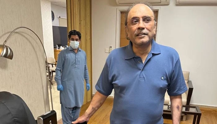PPP Co-chairman Asif Ali Zardari at Bilawal House in Karachi after being discharged from the hospital, on October 9, 2022. — Twitter/faziljamili