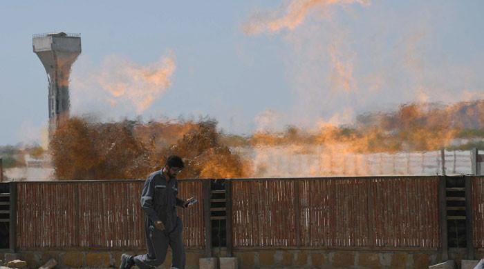 Authorities close off site as Korangi blaze continues for sixth day