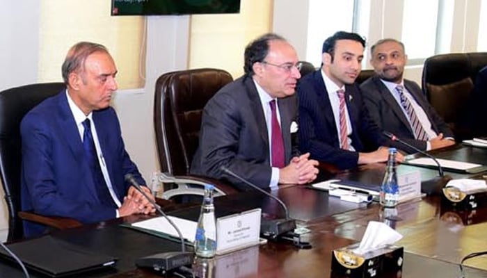 Finance Minister Senator Muhammad Aurangzeb (centre) chairs a high-level meeting with Binance Founder Changpeng Zhao (CZ), marking his appointment as strategic adviser to the Pakistan Crypto Council. — PID