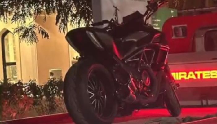 Dubai traffic police officer tows away the flashy motorbike used in viral stunts as the reckless rider faces heavy fines and legal action. — @DubaiPoliceHQ