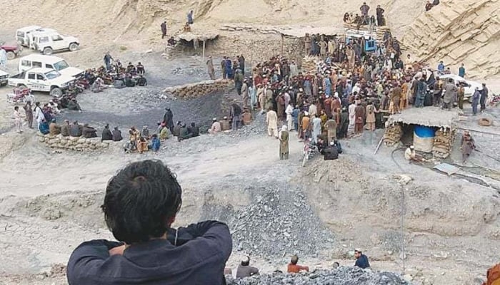 Workers have gathered at a mine in Khyber Pakhtunkhwa. —INP/ File