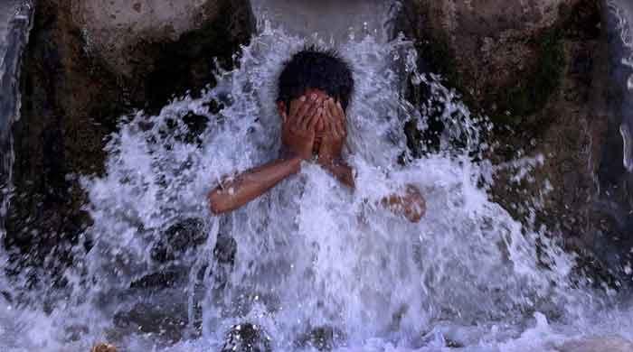 Karachi in grip of heatwave as weather to remain hot, humid