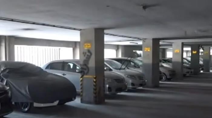 Karachi parking plaza stands empty amid city's ongoing traffic woes