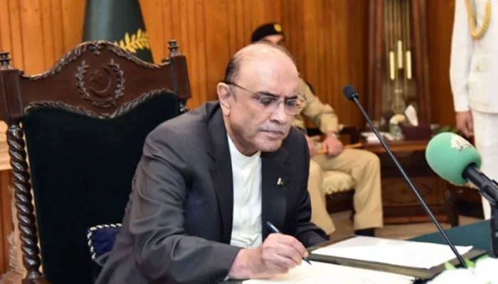President Asif Ali Zardari signing an act  into law in a special ceremony held at Aiwan-e-Sadr on July 23, 2024. — APP