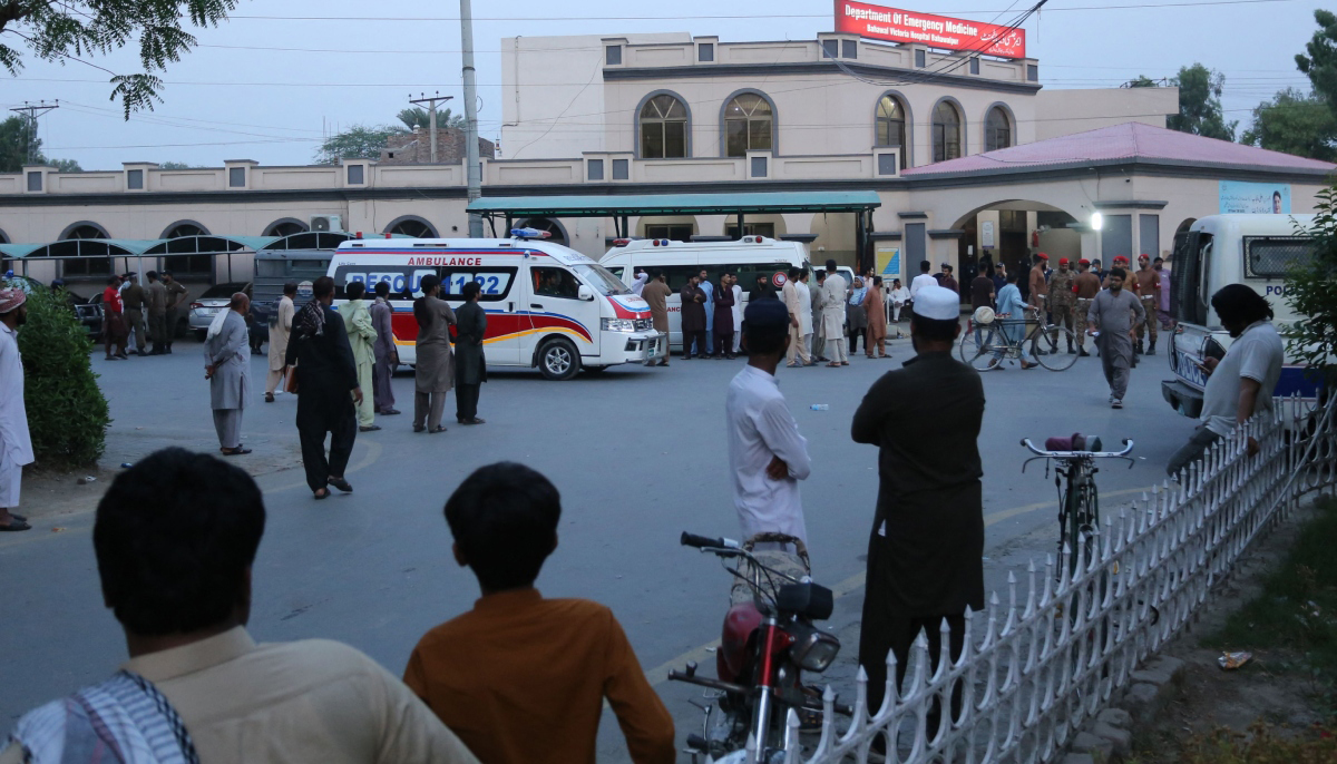 People and ambulances are seen outside the emergency area of Victoria hospital after injured victims arrived in Bahawalpur, Punjab on May 7, 2025. — AFP