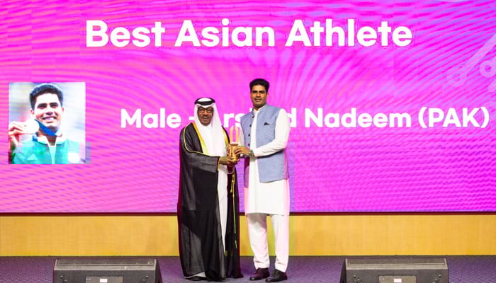 Pakistan’s Olympic gold medalist Arshad Nadeem receives the Best Asian Athlete Award from Asian Athletics at Gumi, South Korea on May 25, 2025. — X/@ArshadOlympian1