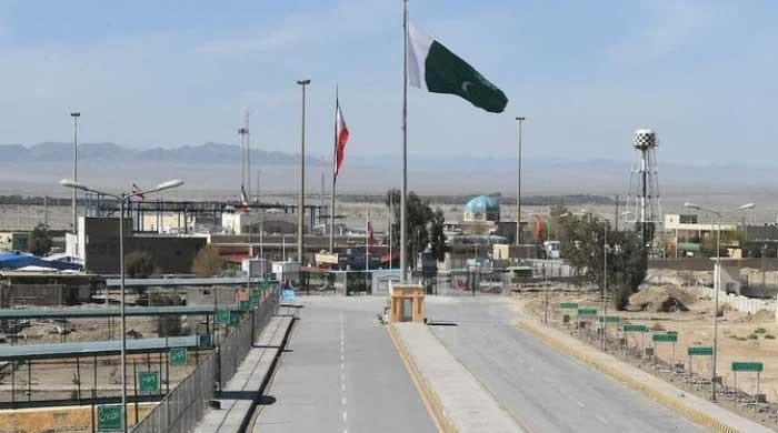 Pakistan decides to evacuate diplomats' families, non-essential staff from Iran