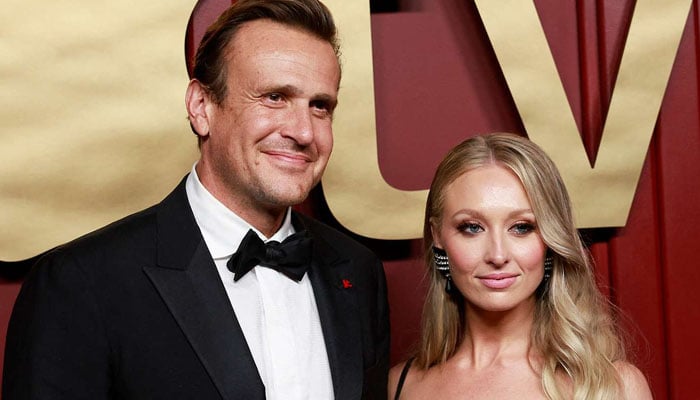 Shrinking star Jason Segel proposes to girlfriend Kayla Radomski