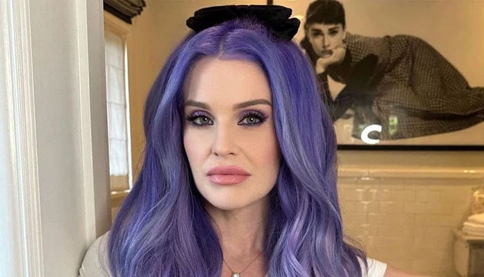 Why Kelly Osbourne finds traveling with 2-year-old Sidney overwhelming?
