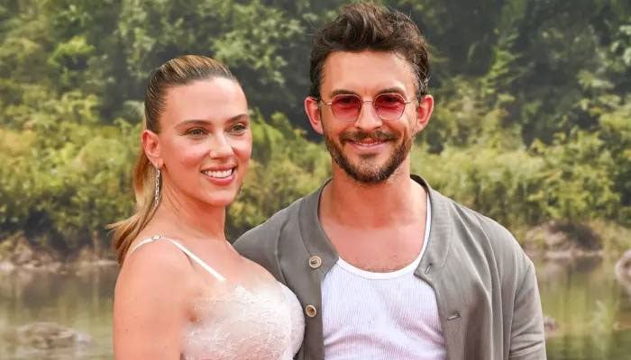 Scarlett Johansson spills truth behind PDA-packed appearance with Jonathan Bailey