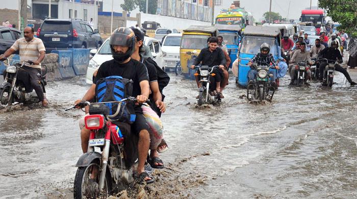 PMD forecasts more showers today as rains kill seven in Karachi